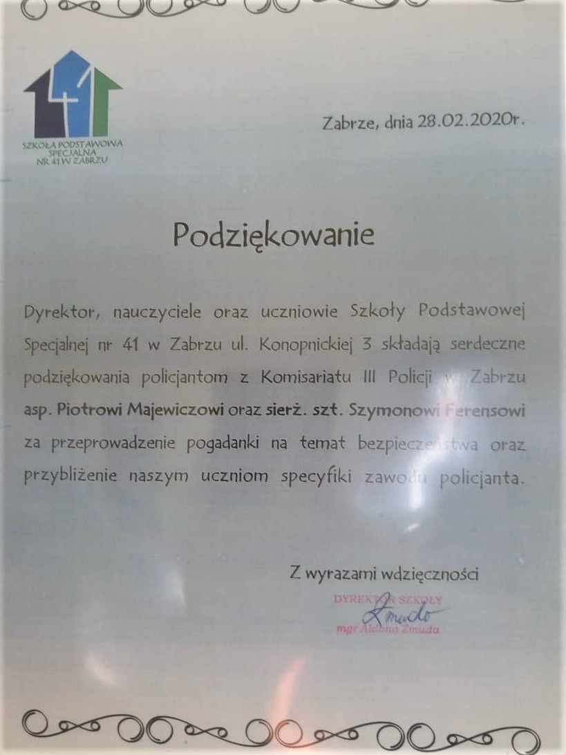 zdjecie kolorowe : podziękowanie dla policjantów 