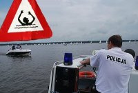 Patrol Policji pełniący służbę na motorówce