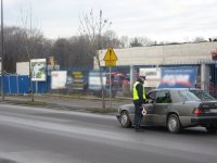 Policjanci zabrzańskiej drogówki podczas policyjnej akcji badania trzeźwości