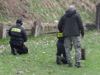 Policjanci z zabrzańskiej komendy podczas treningu strzeleckiego