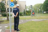 Policjanci zabrzańskiej drogówki podczas praktycznego egzaminu na kartę rowerową