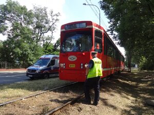 Policjant zabrzańskiej drogówki podczas obsługi kolizji z udziałem pieszego