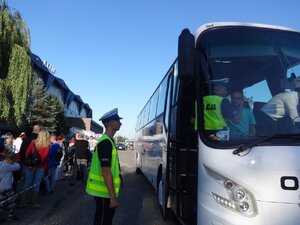 Kontrola autokarów przeprowadzona przez policjantów zabrzańskiej drogówki