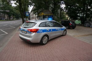 Dziecko wypadło z okna na II piętrze