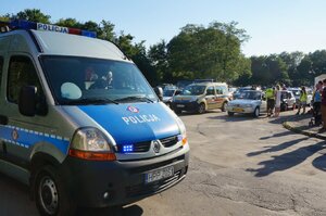 Policjanci zabrzańskiej drogówki podczas zabezpieczenia „Zabrzańskich Klasyków Nocą”