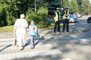 Policjanci zabrzańskiej drogówki podczas działań "Bezpieczna Droga do Szkoły"