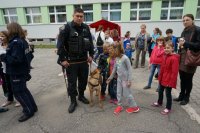 Zabrzańscy policjanci podczas spotkania z mieszkańcami Zabrza zorganizowanego podczas Jesiennego Festynu