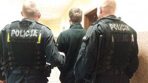 Sprawcy włamania, a także zniszczenia skrzynek sterownika sygnalizacji świetlnej zatrzymani przez zabrzańskich  policjantów