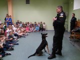 Prelekcja o bezpieczeństwie i pokaz tresury policyjnych psów