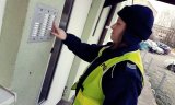 Dzielnicowa podczas służby obchodowej