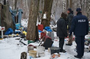 Zabrzańscy policjanci podczas wspólnych działań z pracownikami MOPR-u podczas liczenia osób bezdomnych