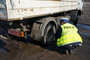 Policjanci zabrzańskiej drogówki podczas wojewódzkich działań "Truck &amp;Bus"