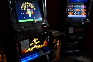 Zabezpieczone przez zabrzańskich policjantów i rybnickich celników nielegalne automaty do gier losowych