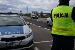 Policjanci zabrzańskiej drogówki podczas ogólnokrajowych działań "Prędkość"