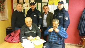 Dzielnicowi z II Komisariatu podczas spotkania z zabrzańskimi działkowcami