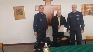 Nadkom. Marek Sroczyński i asp. Krzysztof Pocztowski z V Komisariatu Policji w Zabrzu w czasie spotkania z działowcami