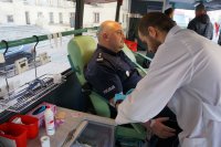 insp. Krzysztof Justyński - Komendant Wojewódzki Policji w Katowicach podczas akcji „SpoKREWnieni służbą”