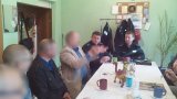 Dzielnicowi z III Komisariatu Policji w Zabrzu podczas spotkania w Dzielnicowym Punkcie Klubów Abstynenta „Nowe Życie”