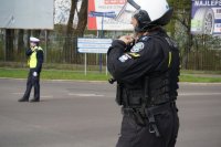 Policjanci podczas zabezpieczenia meczu piłki nożnej pomiędzy drużynami Górnika Zabrze i Zagłębia Sosnowiec