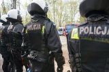 Policjanci podczas zabezpieczenia meczu piłki nożnej pomiędzy drużynami Górnika Zabrze i Zagłębia Sosnowiec