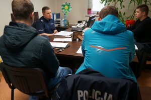 Młodzież podczas spotkania w ramach "Dnia Przedsiębiorczości" w zabrzańskiej komendzie