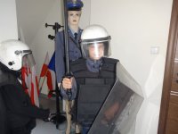 Uczniowie SP 25 w Zabrzu podczas spotkania z dzielnicowymi w Komisariacie II Policji w Zabrzu