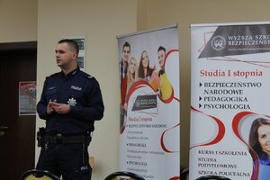 Zabrzańscy dzielnicowi podczas spotkań z mieszkańcami w ramach programu "Dzielnicowy bliżej nas"