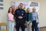 Zabrzański dzielnicowy podczas spotkania w ramach &quot;Drzwi otwartych&quot; zorganizowanych przez Wydział Studiów Społecznych w Gliwicach Wyższej Szkoły Bezpieczeństwa z siedzibą w Poznaniu.
