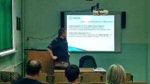 Zabrzańscy policjanci podczas spotkania z rodzicami w ramach programu "Kręci mnie bezpieczeństwo"