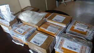 Zabezpieczone przez zabrzańskich policjantów i funkcjonariuszy śląskiego Urzędu Celno-Skarbowego "dopalacze"