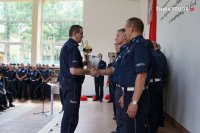 Policjanci drogówki podczas uroczystości zakończenia wojewódzkiego finału jubileuszowej - XXX - edycji Ogólnopolskiego Konkursu „Policjant Roku Ruchu Drogowego”.