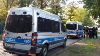 Policjanci podczas zabezpieczenia meczu piłki nożnej rozgrywanego pomiędzy drużynami Górnika Zabrze i Arki Gdynia