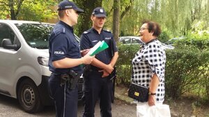 Zabrzańscy policjanci podczas rozmów z mieszkańcami swoich rejonów służbowych