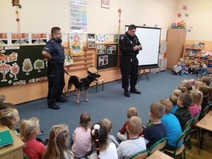 Zabrzańscy policjanci podczas szkolnej prelekcji