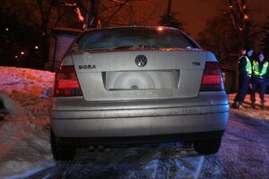 Policjanci na miejscu zdarzenia potrącenia pieszego