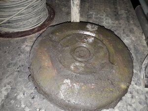 Zabezpieczona przez mundurowych mina przeciwczołgowa