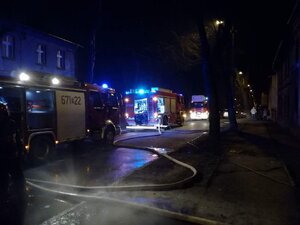 Służby podczas pożaru na ul. Rataja w Zabrzu