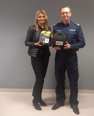 Komendant Miejski Policji w Zabrzu mł.isnp. Marek Nowakowski z Panią Dorotą Snarską PZU Życie S.A.