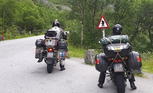 Motocykliści na motorach