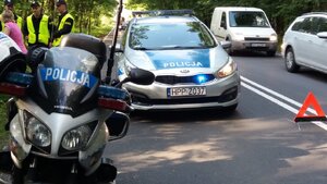 Zabrzańscy policjanci podczas obsługi zdarzenia drogowego przy ulicy Chudowskiej w Zabrzu