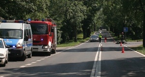 Policjanci zabrzańskiej drogówki podczas czynności na miejscu zdarzenia drogowego