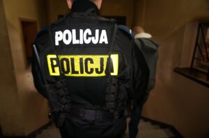 Zabrzański policjant z osobą zatrzymaną