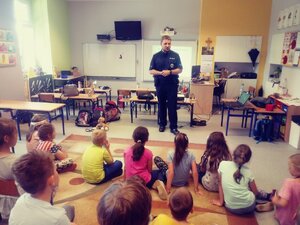 Zabrzańscy policjanci podczas prelekcji w ramach &amp;quot;Kręci mnie bezpieczeństwo ... w wakacje&amp;quot;