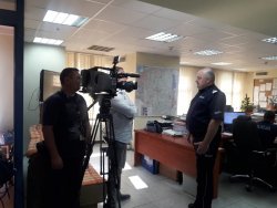 Komendant Wojewódzki Policji w Katowicach nadisnp. Krzysztof Justyński podczas udzielania wywiadu