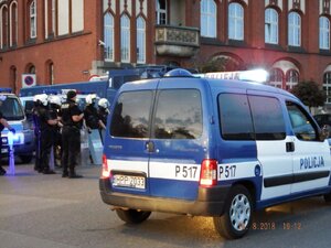 Służby podczas zabezpieczenia meczu piłki nożnej pomiędzy drużynami Górnika Zabrze i Lechii Gdańsk