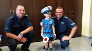 Zabrzańscy policjanci podczas spotkania z 4-letnim Antosiem