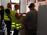 Zabrzańscy policjanci podczas przeszukania gabinetu lekarskiego
