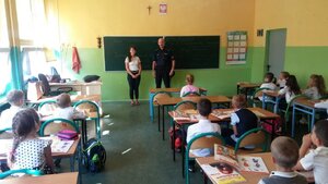 asp.szt. Sławomir Dążałowicz - dzielnicowy z II komisariatu podczas spotkania z uczniami Szkoły Podstawowej nr 14 z Oddziałami Integracyjnymi w Zabrzu