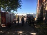 Policjanci, straż pożarna i lotnicze pogotowie ratunkowe na miejscu zdarzenia