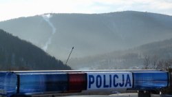 Policyjny radiowóz na tle polskich gór